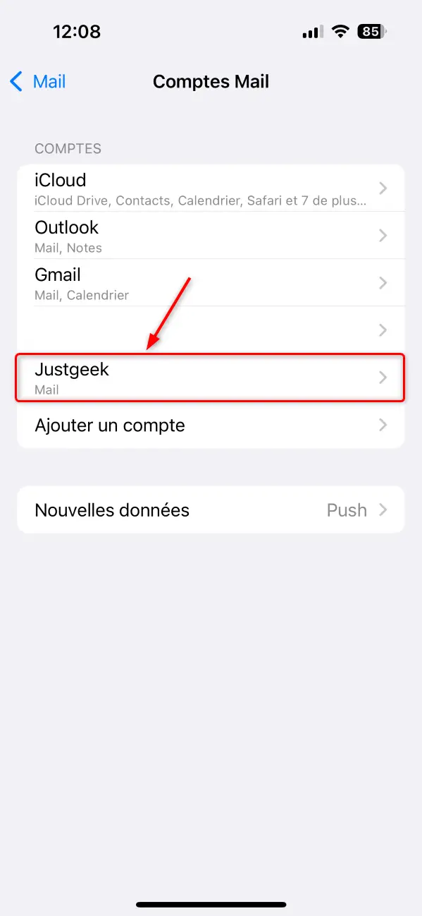 Sélectionner le compte mail dont le mot de passe doit être modifié sur l'iPhone