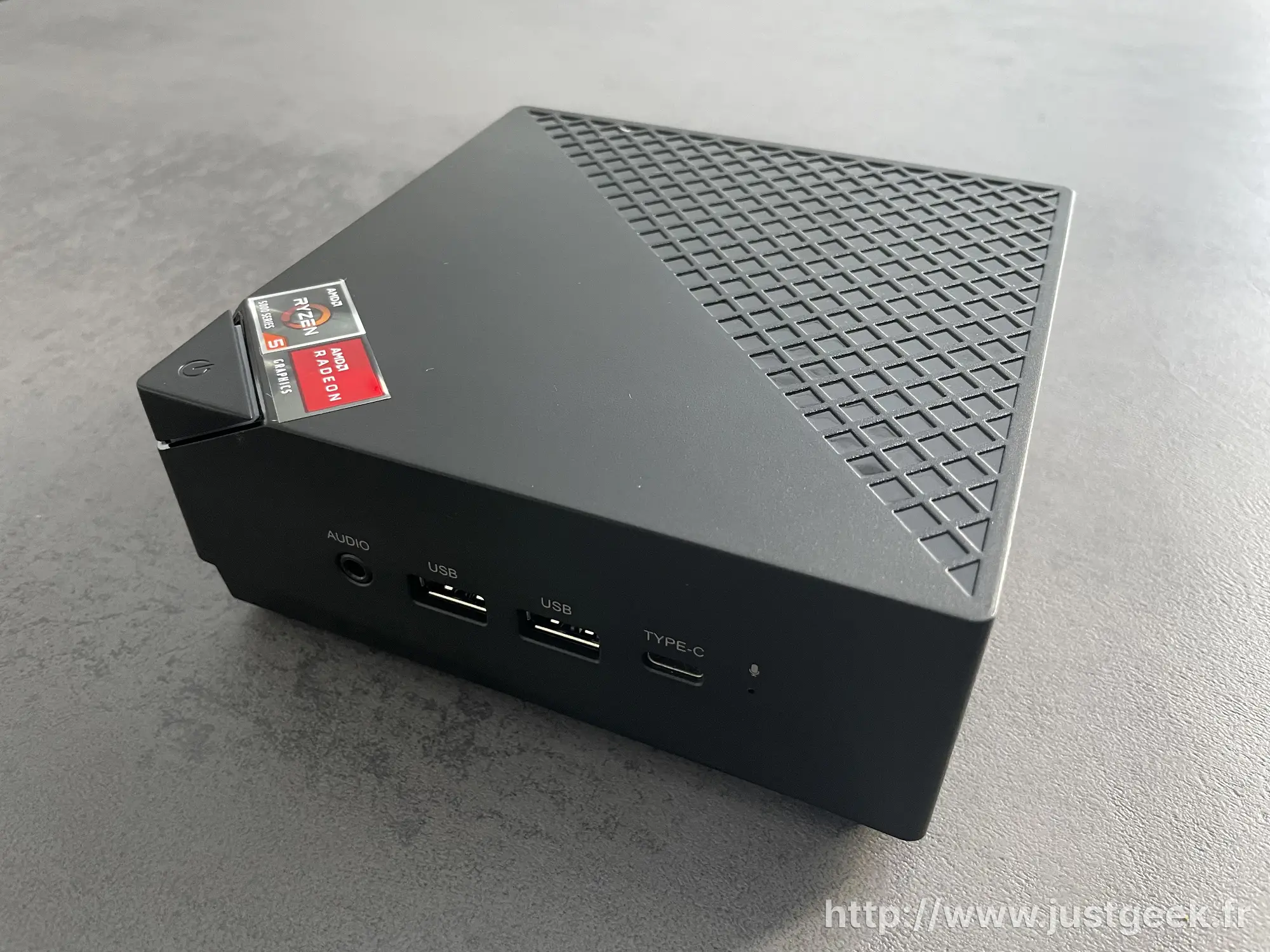Test NiPoGi AM06 Pro : un mini PC pas cher et performant